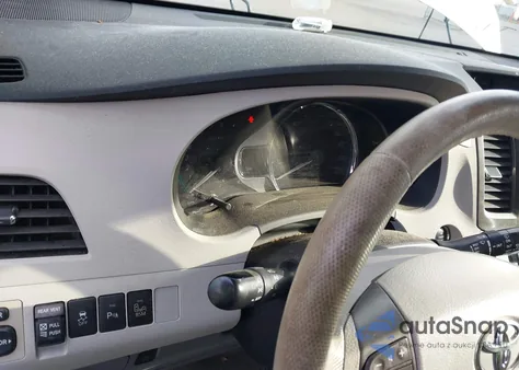 2013 Toyota Sienna Xle V6 8 Passenger from USA, damaged, VIN 5TDYK3DCXDS280774